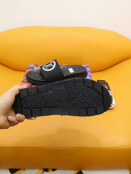 Picture of Louis Vuitton Slippers _SKULVsz38-45mnf05461282